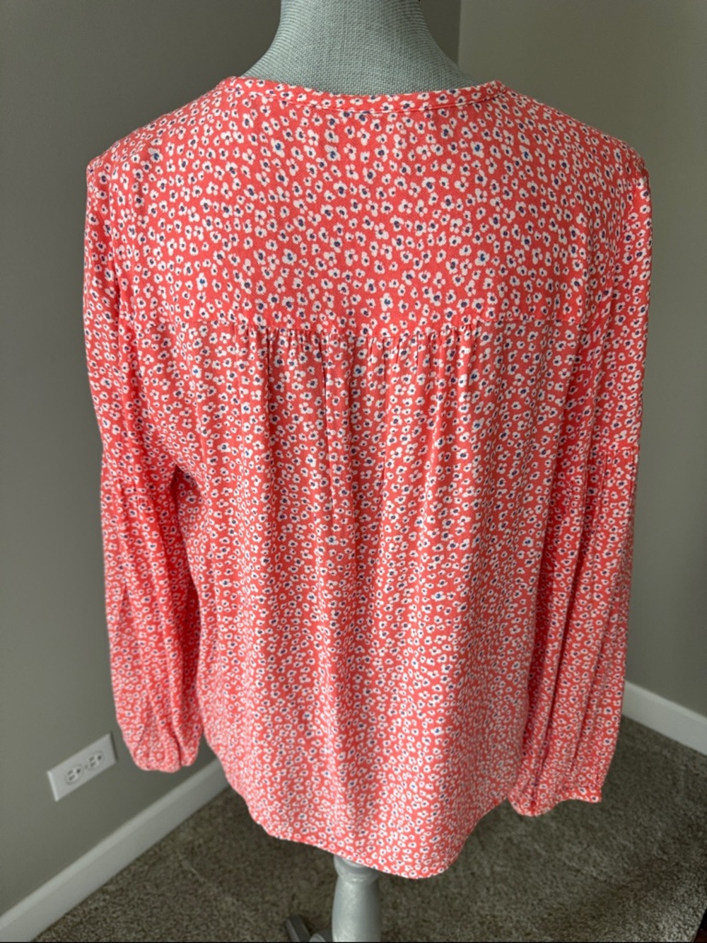 GAP Coral Floral Henley Blouse - Picture 4 of 6